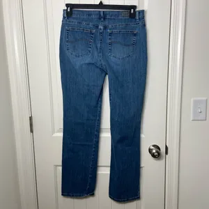 Lee women’s relaxed fit straight leg mid rise medium wash denim jeans‎ 10 long thumbnail 5