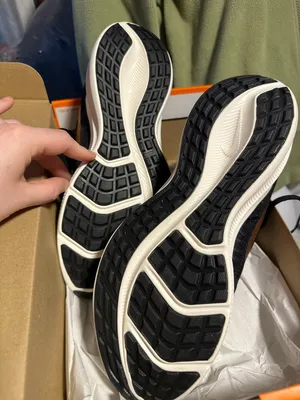 Nike Sneakers thumbnail 2