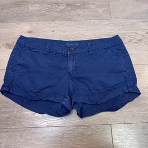 American Eagle Outfitters Navy‎ Blue Cotton Chino Shorts Cuffed Size 4 Y2K 2012 thumbnail 2