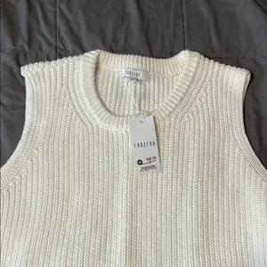 Fun 2 Fun Cream Sleeveless Sweater White Size M thumbnail 2