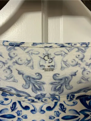 House of CB Blue and White Paisley-Print Short Sleeve Top thumbnail 3