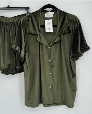 NWT Violet & Brooks Green Velvet Ruffle Pajama Set M/L Top Shorts thumbnail 1