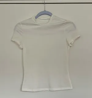 White tee Size XS thumbnail 1