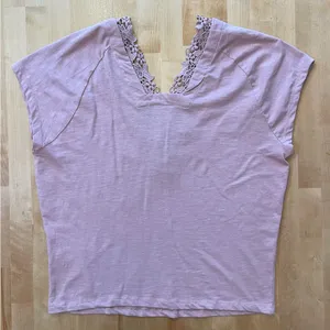 Anthropologie V Neck Lace Wedge Tee thumbnail 2