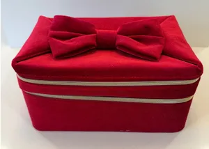 Estée Lauder Red Velvet‎ Bow Train Case Double Zip Cosmetic Makeup Travel Bag thumbnail 1