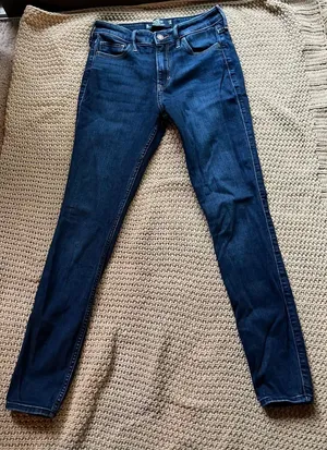 Hollister Jean thumbnail 1