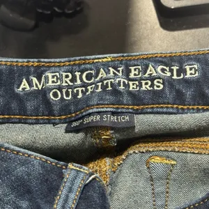 American Eagle Skinny Kick Women’s Jeans Size 4 Long Dark Wash Stretch Denim thumbnail 4