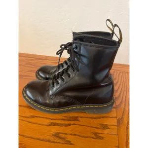 The classic black smooth leather Dr. Martens 1460 8-eye boots, size 9 thumbnail 4