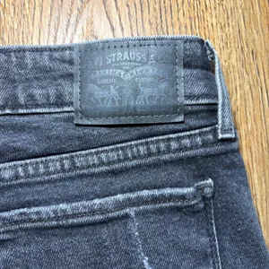 Levis 711 Skinny Jeans‎ Womens 26x28 Distressed Faded Black Denim Pants Grunge thumbnail 9
