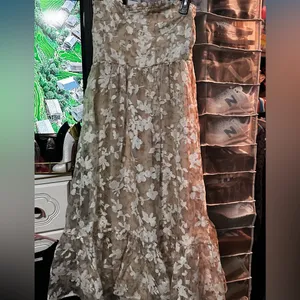 Floral Lace Sleeveless Dress thumbnail 2