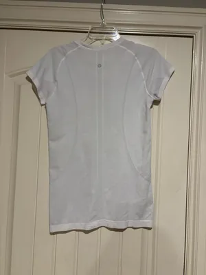 Lululemon White Swiftly Tech Short sleeve Shirt 2.0 hip length thumbnail 3