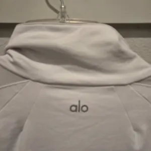 Alo yoga jacket thumbnail 3