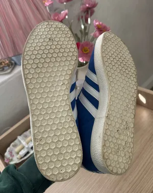 Women’s Adidas Sneakers thumbnail 2