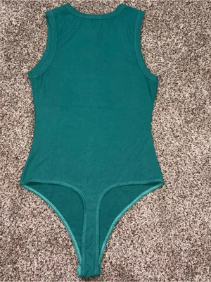 LE LIS Boutique Women’s Green Ribbed One-Piece Bodysuit NWT thumbnail 3