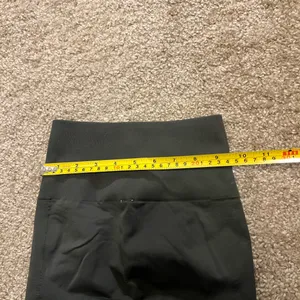 Lululemon zone in crop gator‎ green XS $118 NWOT thumbnail 4