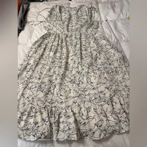 Anniewear Sketch Flower Midi Dress - NWT - Size XL Cream and Black Midi Dress thumbnail 5