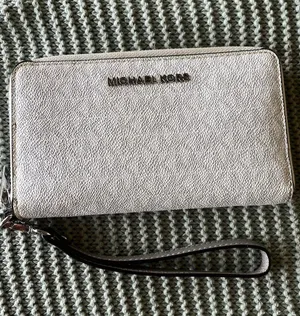 Michael Kors Continental Wallet thumbnail 1