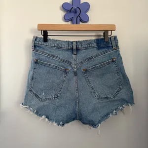 Abercrombie & Fitch 30/10 Curve Love Mom High Rise Shorts Denim Distressed thumbnail 3