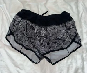 Lululemon Shorts Speed 2.5" Low-Rise thumbnail 1