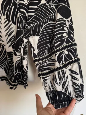 Cynthia Rowley Black White Leaf Print 100% Linen Blouse Crop Beach Size S thumbnail 4