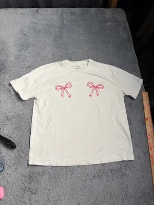 Bohme White Tee with red bows graphic XS thumbnail 2