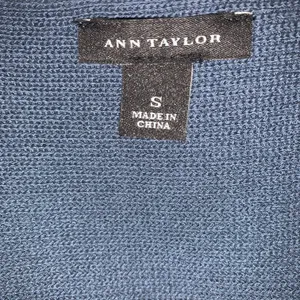 Ann Taylor Blue Sweater Slits with Buttons Woman’s Size Small. thumbnail 8
