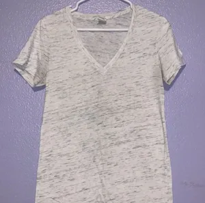 Victoria’s secret light gray medium V-neck short sleeve shirt thumbnail 1