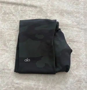 Alo Camo High-Waisted Yoga Vapor Leggings thumbnail 2