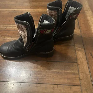 Martino Made in Canada Leather Ankle Boots Cowhide Panels Womens 8 thumbnail 7