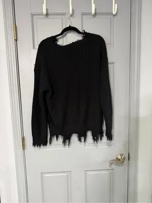 Distressed Black V thumbnail 3