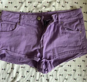 H&M size 4 purple jean shorts thumbnail 1