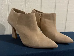 Vince Camuto Temindal Tan Suede Pointed Toe Flared Heel Ankle Boots Size 10M thumbnail 1