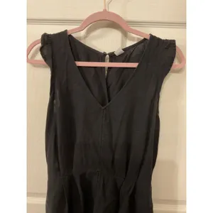 Old Navy Black Linen Blend Romper S Ruffle Cap Sleeve V Neck Elastic Waist thumbnail 3