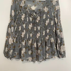 AMERICAN EAGLE Smocked Floral Blouse Blue Cream Ivory Long Sleeve Boho Peplum XS thumbnail 6