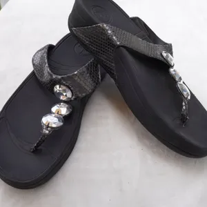FitFlop Sandals Women Size 8 Black Snakeskin Crystal Microwobbleboard Thong thumbnail 5