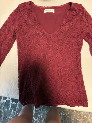 Abercrombie and Fitch burgundy lace top thumbnail 1
