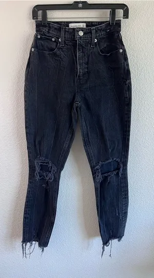 Abercrombie and Fitch Women's High Rise Mom Jeans Curve Love Distressed Black‎ thumbnail 1