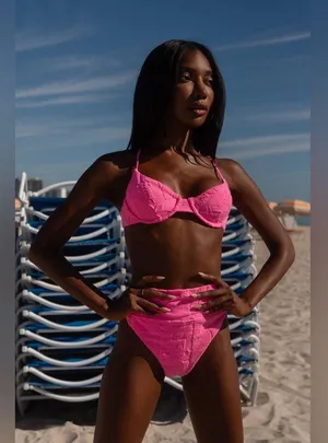 BEACH RIOT Highway Bottom Strawberry Stand Terry, Size Large , $98 thumbnail 3