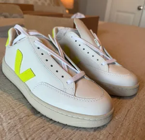 VEJA NIB Size 7  V-12 Jaune Fluo thumbnail 6