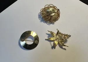 Lot Of 3 Gold Tone Brooch Pins Faux Pearl thumbnail 6