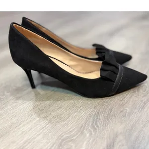 Journee Collection Marek Black Faux Suede Ruffle Pointed Toe Pumps 7.5 thumbnail 7