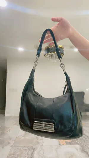 Coach Kristin Black Leather Shoulder Bag Gusseted PocketLatch PurseVintage 16808 thumbnail 2