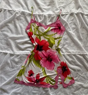 Bisou Bisou Y2K Tropical Flower Chemise with Lace Trim thumbnail 1