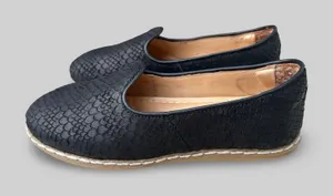 Charix Women’s Black Scales Embossed Leather Loafers Slip-On Flats Size 36 READ thumbnail 1