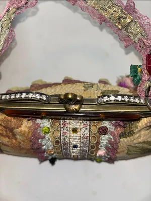 Vintage Victorian Style Floral Tapestry Purse Metal Clasp Frame Muxed Textures thumbnail 10