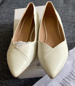 Dream Paris EUC Cream Flats Elegant Minimalist Design thumbnail 1