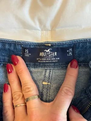 Hollister Ultra High-Rise Mom Jean thumbnail 8