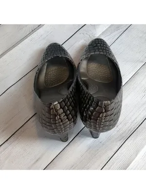 Coach and four shiny snakeskin heels size 8.5 thumbnail 6
