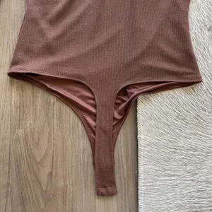Lovers + Friends brown long sleeve bodysuit from revolve thumbnail 9
