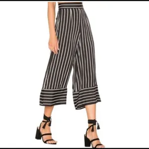 Lovers + Friends- Chica Cropped Stripe culotte Pants thumbnail 4